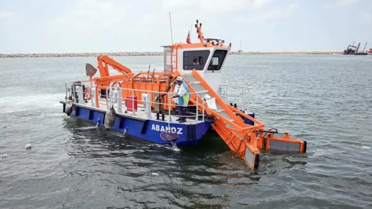 Mersin Büyükşehir Belediyesi, denizleri 60 ton atıktan arındırıyor