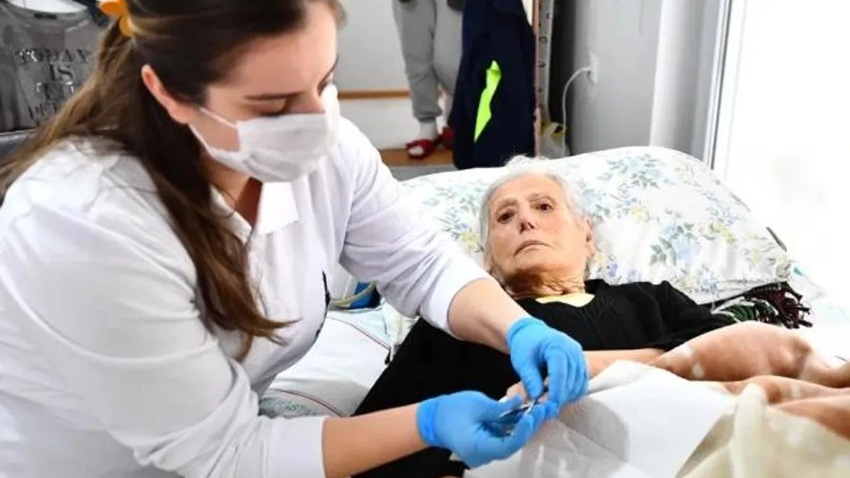 İzmir’de ‘evde bakım hizmeti’ yaşamlara dokunuyor