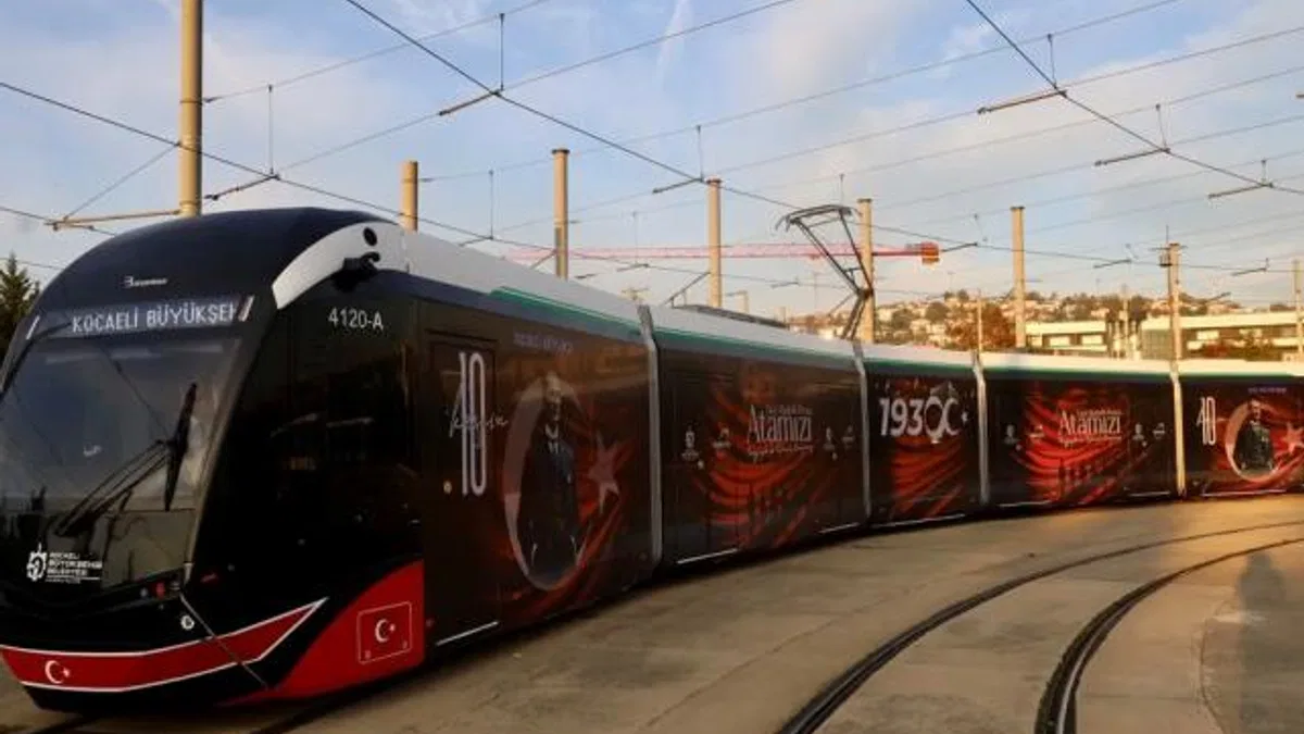 Kocaeli’de otobüs ve tramvaylarda Ata’ya saygı
