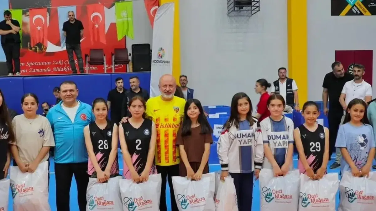 Şehir protokolü öğrencilerle filede buluştu