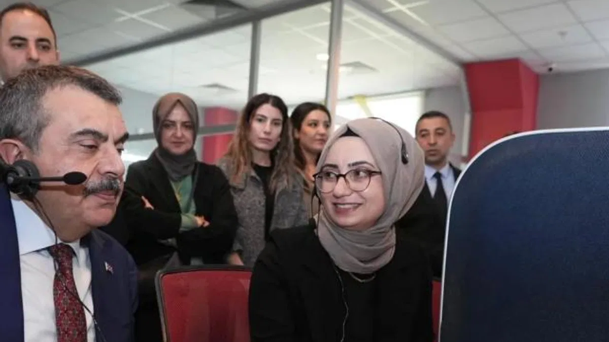 Bakan Tekin Van’da MEBİM’de çağrı yanıtladı