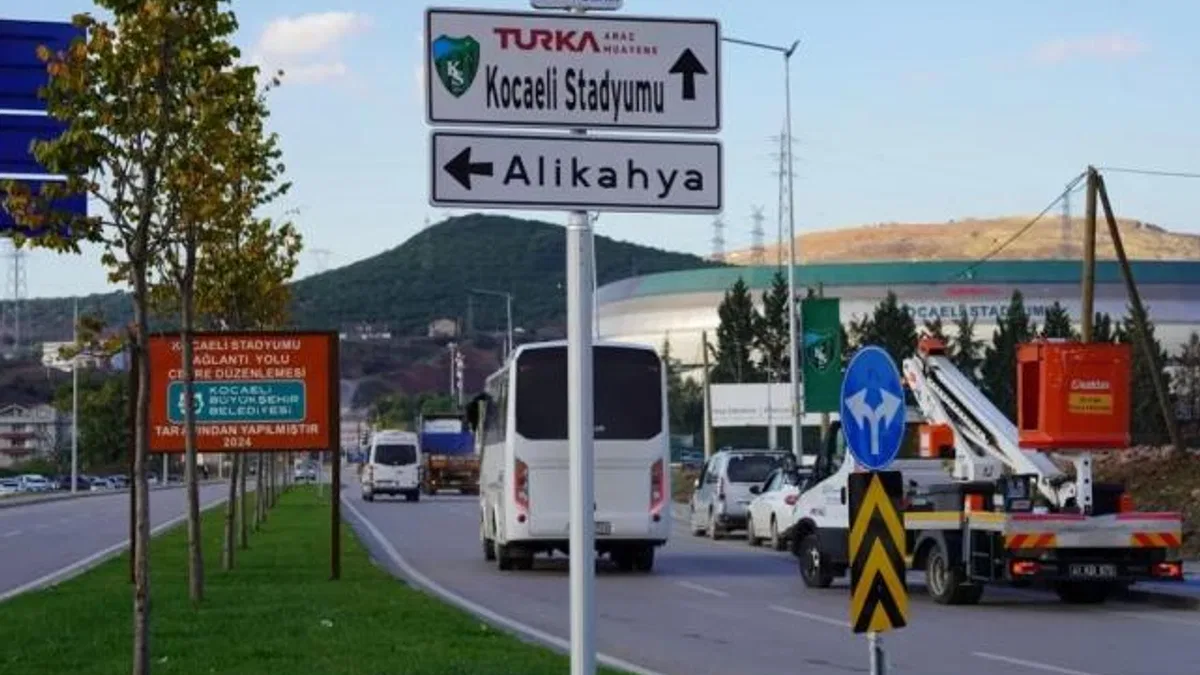 Kocaeli Stadı’nın yeni isim tabelaları monte edildi
