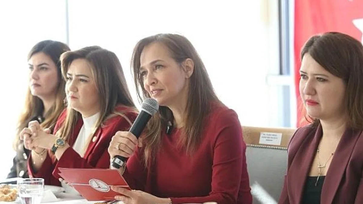 İzmir’in güçlü kadınları Karşıyaka’da buluştu