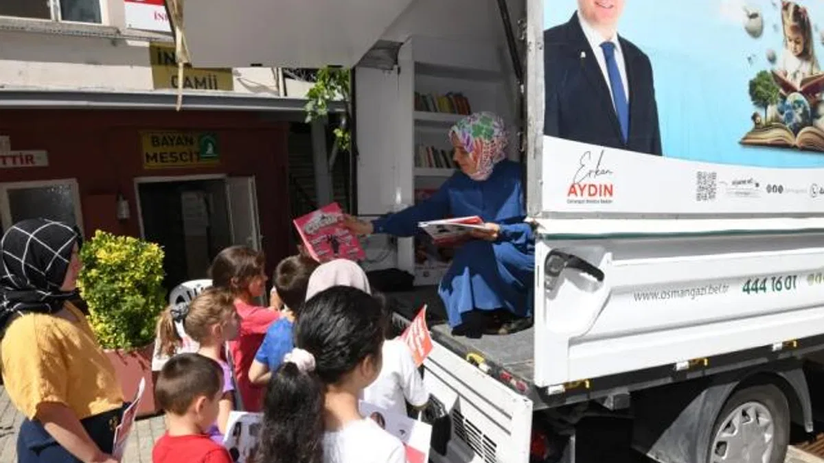 Bursa Osmangazi’de gezici kütüphane 1 yıldır yollarda