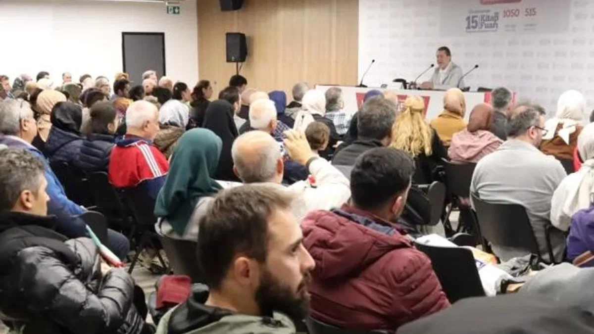 Ahmet Özhan’dan Kocaeli Kitap Fuarı’nda anlamlı söyleşi