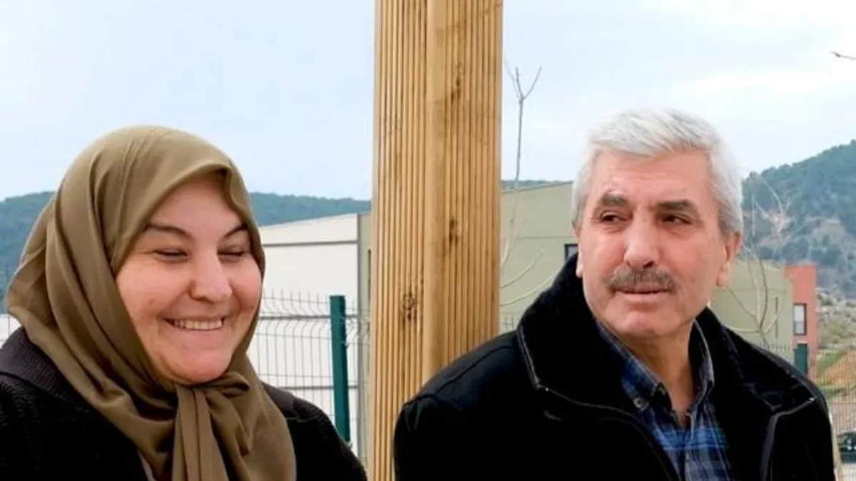 Depremzede aile bayramı yeni evlerinde karşıladı