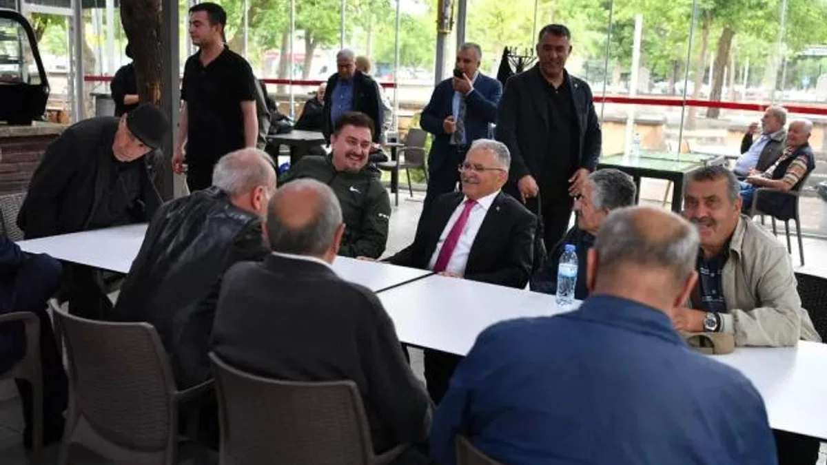 Memduh Büyükkılıç KAYTUR Kahve’de vatandaşla buluştu