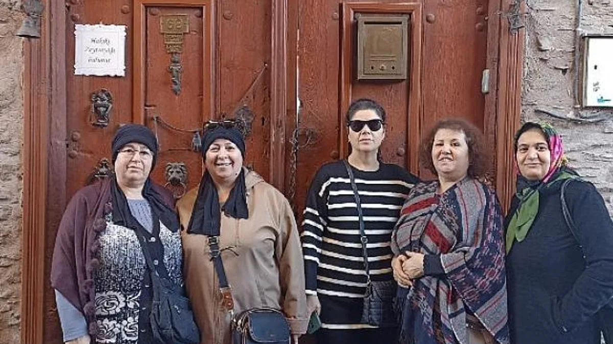 Manisalı Kadınlar, Adım Adım Kulayı Gezdi