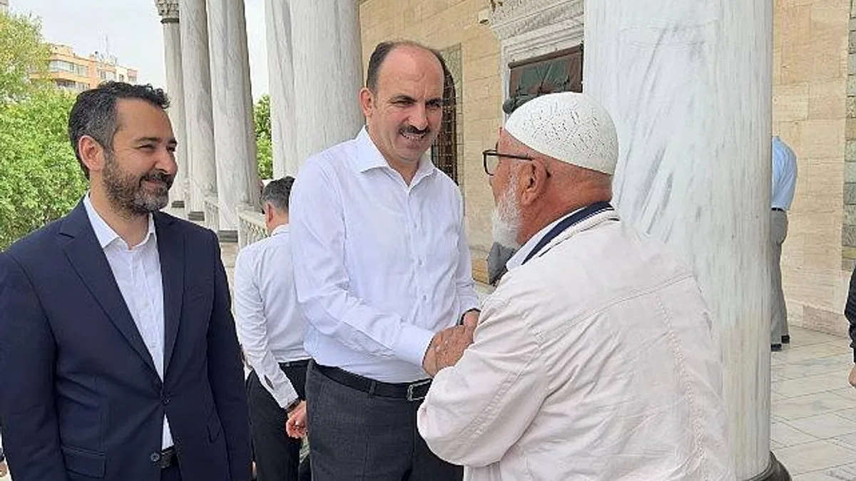 Başkan Altay Hacıveyiszade Camii’nde Vatandaşlarla Buluştu