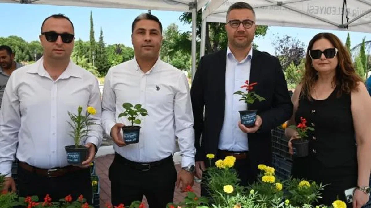 Manisa’da bayramlık çiçekler Büyükşehir’den