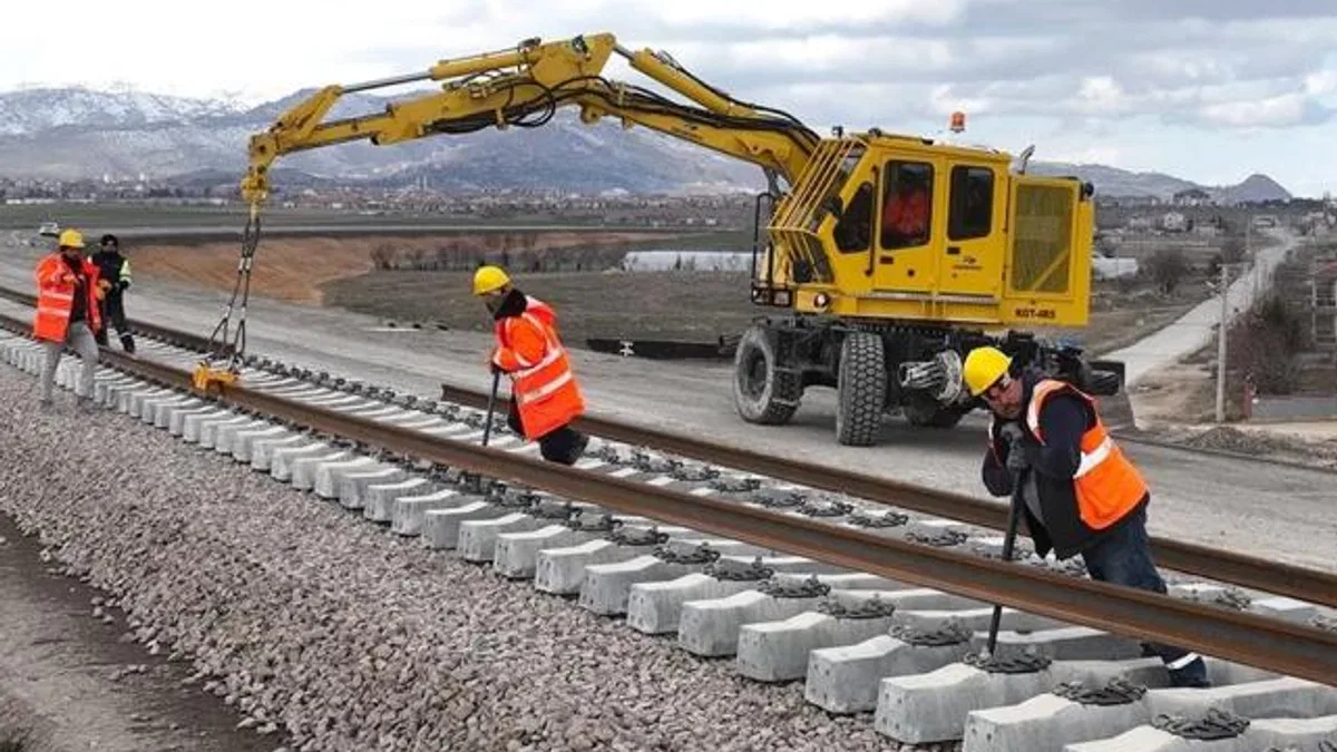 Ankara–İzmir Hızlı Tren hattında hummalı çalışma