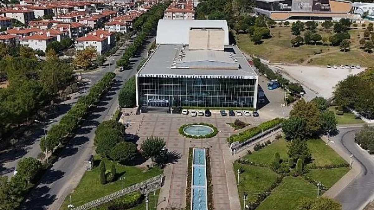 Gazi Mustafa Kemal Atatürk Kültür Merkezi’ne Üstün Başarı Belgesi