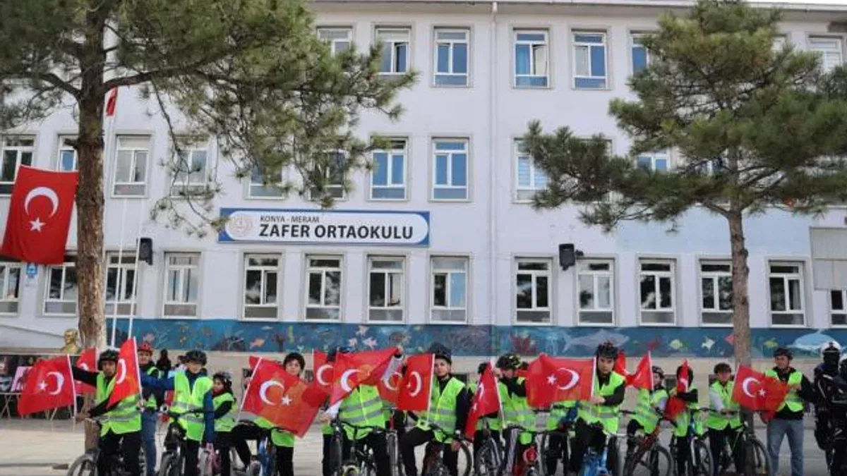 Konya Büyükşehir’in “Güvenli Okul Yolları Projesi”nde 29 Ekim coşkusu