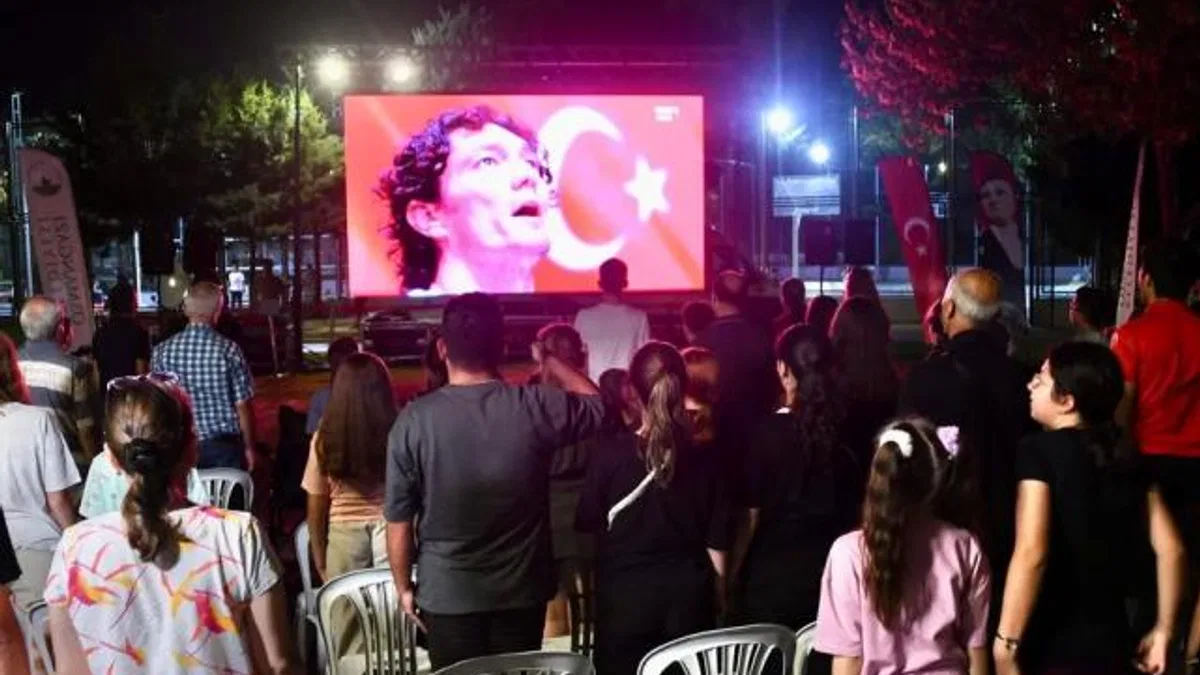 Osmangazi Belediyesi milli heyecanı meydanlara taşıdı