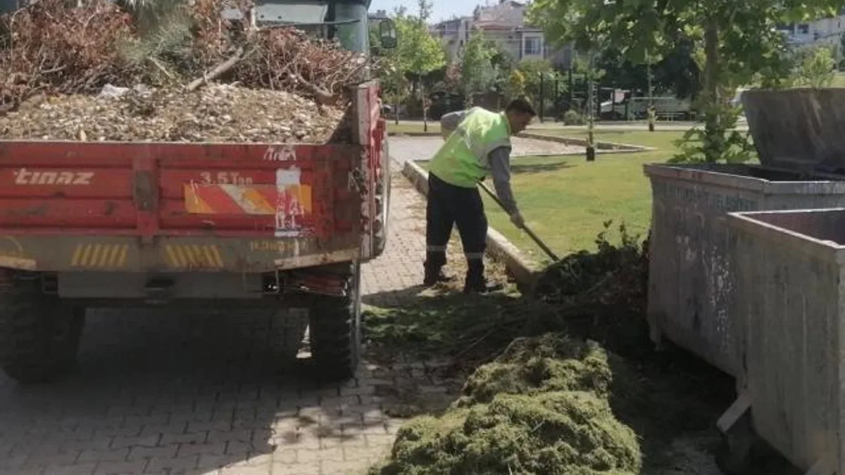 İzmir Güzelbahçe’de yaz temizliği