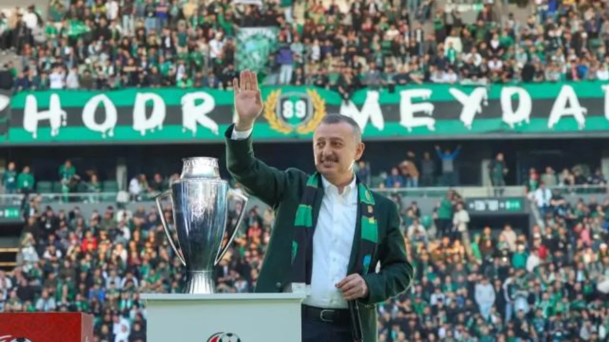 Hem taraftarı, hem Kocaelispor’u kutladı