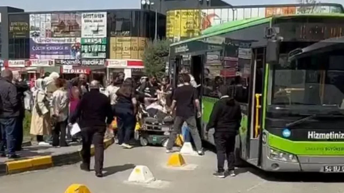 Sakarya’da otobüs hattan çıktı, hastaneye gitti