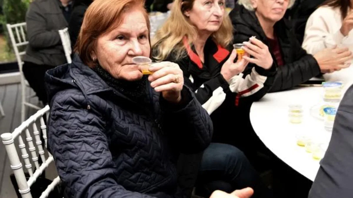 İzmir Bornova’da zeytinyağı tadımına büyük ilgi