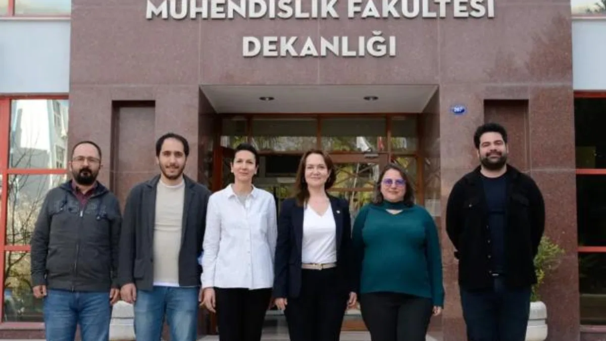 DEÜ’den doğa temelli inovasyon: Mikroalglerle temiz hava devrimi!