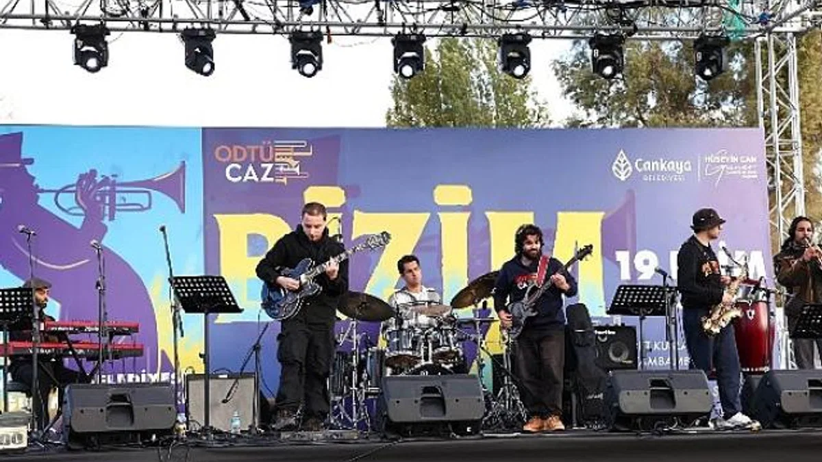 “Bizim Caz” Uğur Mumcu Parkı’ndaydı.