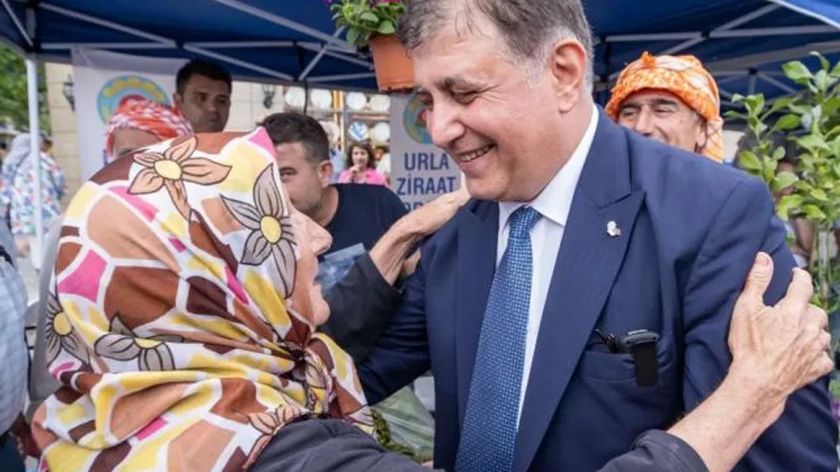 İzmir’de emeklilere destek sürüyor