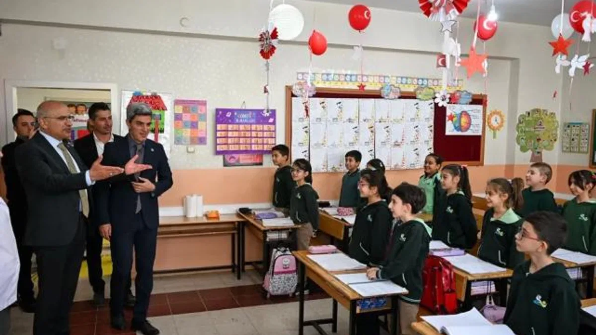 Malatya’da Başkan Er’den Mehmet Emin Bitlis İlkokulu’na ziyaret