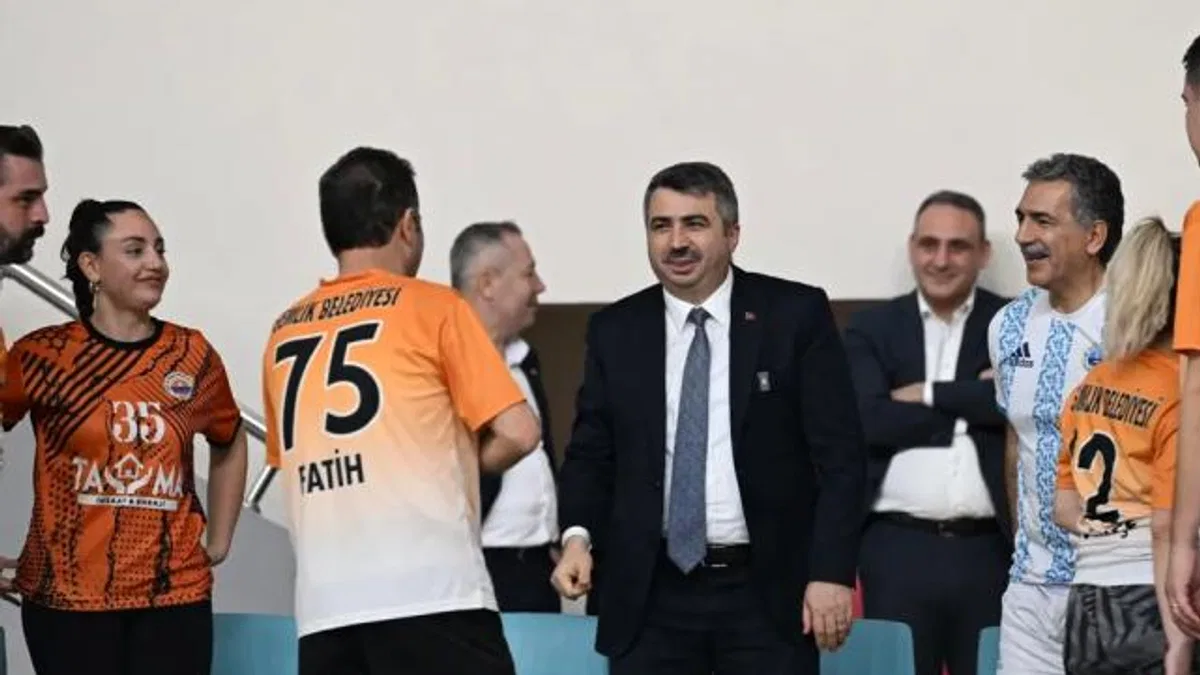 Başkan Yılmaz Belediyeler Arası Voleybol Dostluk Turnuvası’nı izledi