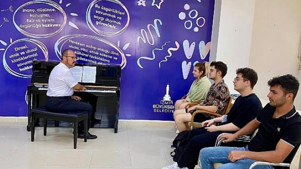 İzmir Büyükşehir Belediyesi yetenekli gençleri konservatuvar sınavlarına hazırlıyor