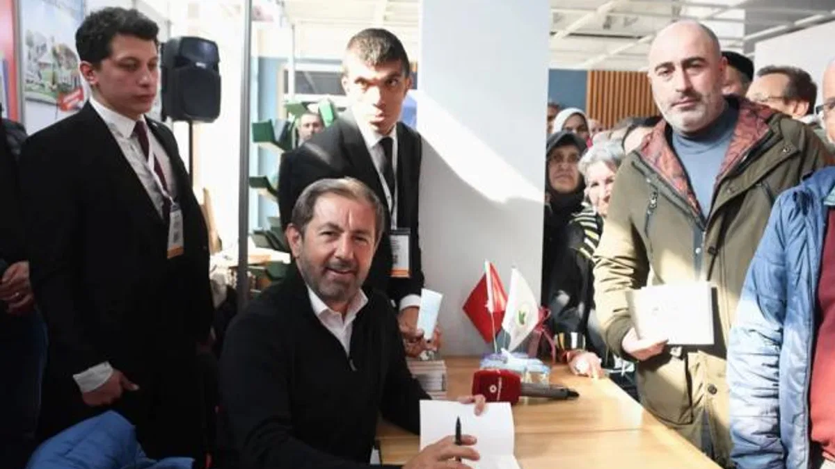 Bursa Osmangazi Belediyesi Serhan Asker’i kitapseverlerle buluşturdu