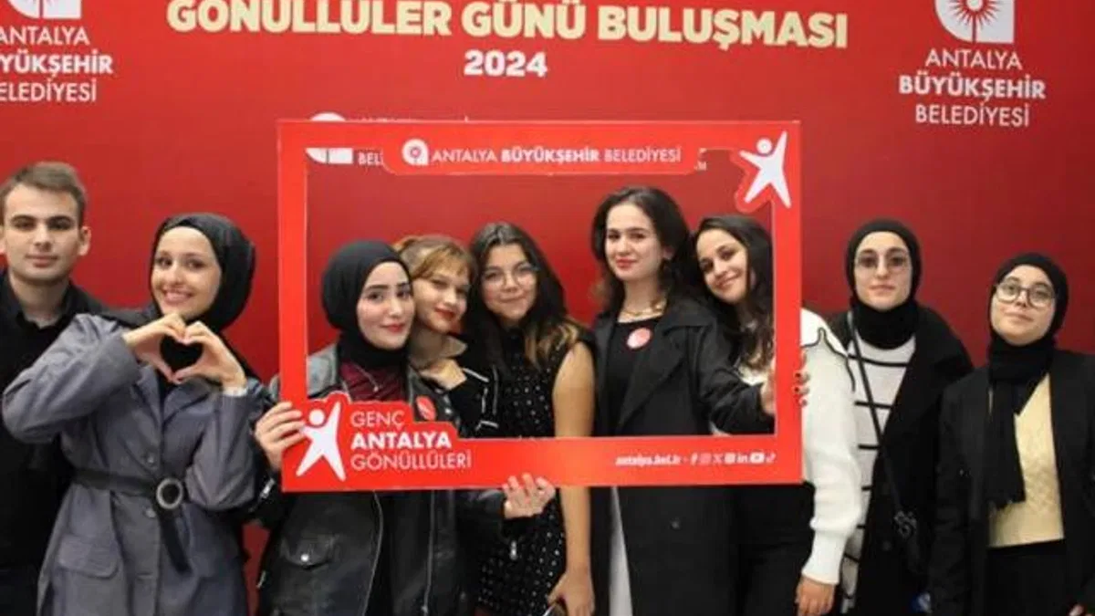 Antalya Büyükşehir Gönüllüler Günü’nü gençlerle kutladı