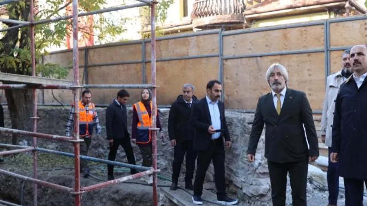 Başkan Altay iki önemli selçuklu eserindeki restorasyon çalışmalarını inceledi