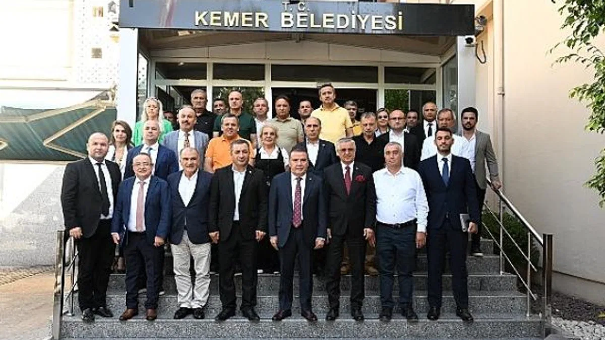 Başkan Böcek Kemer ve Kumluca’yı ziyaret etti