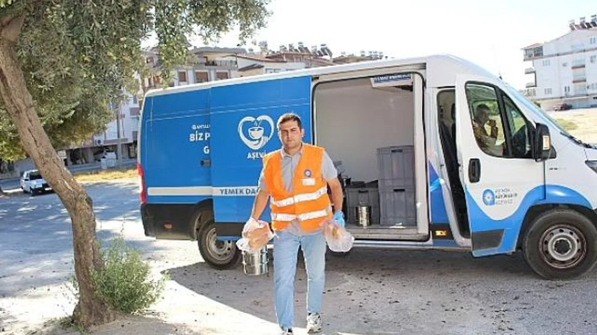 Manavgat Aşevi ihtiyaç sahiplerinin yanında