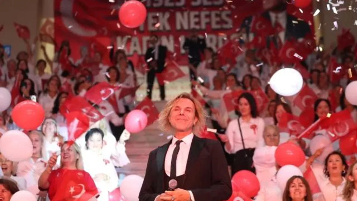 Soner Arıca ve 1923 Kadın Korosundan Cumhuriyetin 101’nci yılı anısına muhteşem konser