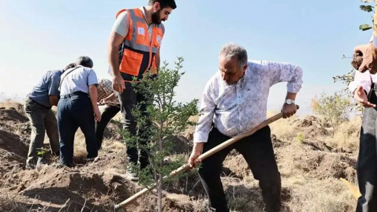 “Diktiginiz fidanlar dünyaya iyilik olarak yansıyacak”
