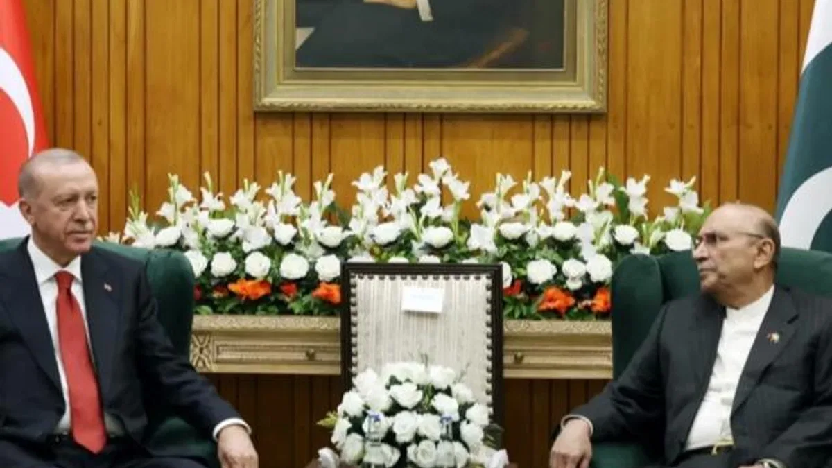 Cumhurbaşkanı Erdoğan, Pakistan’da mevkidaşı ile görüştü