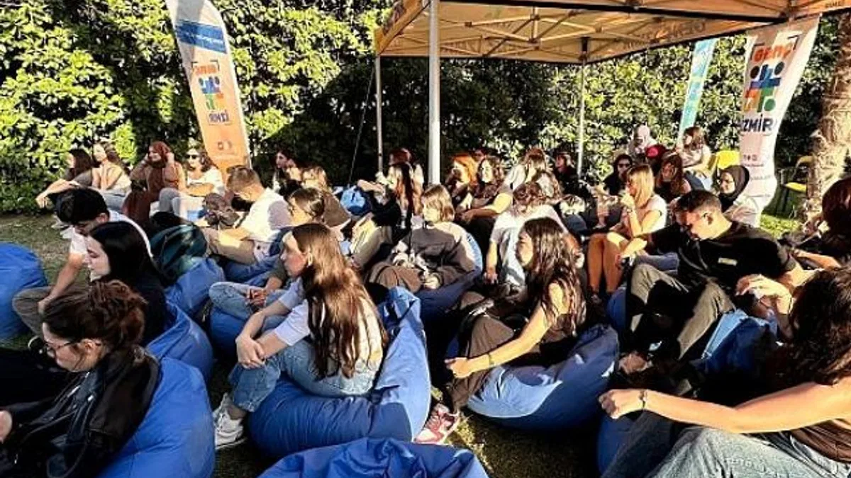İzmir’de gençlerin “deneyim yolculuğu başladı