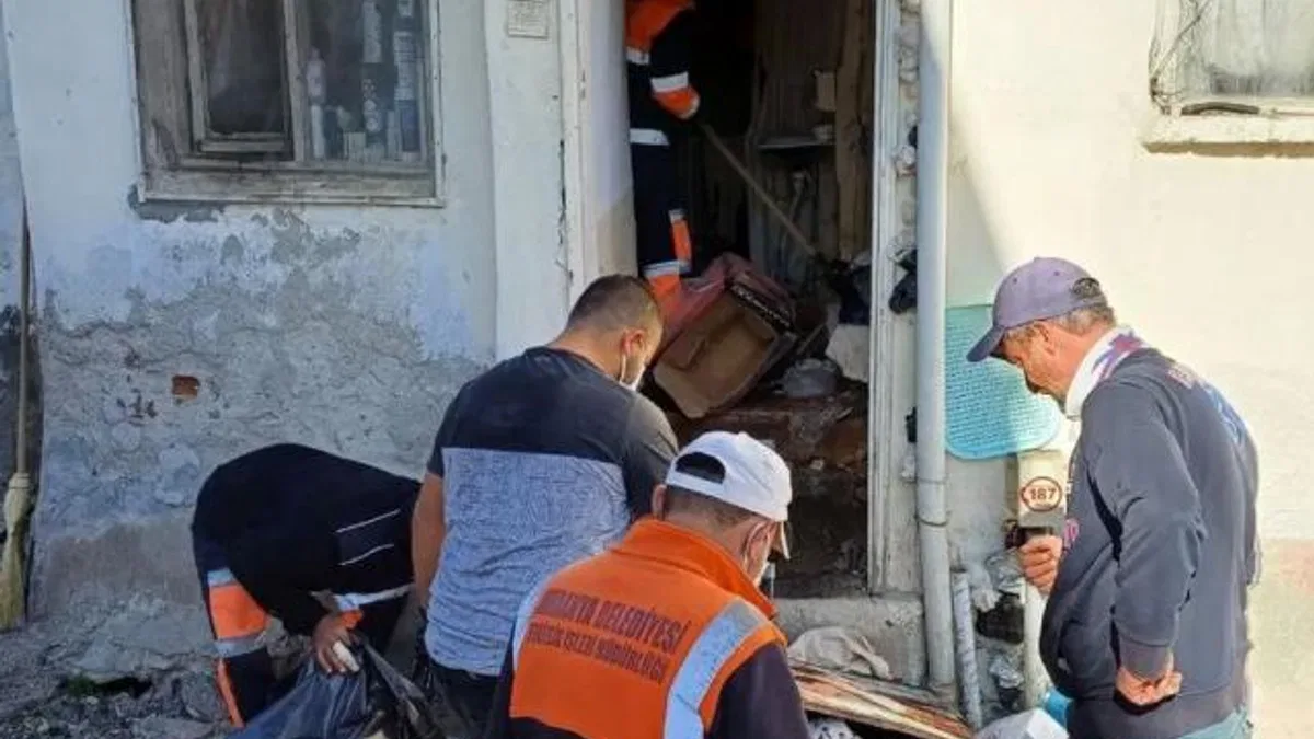 Mudanya Şükrü Çavuş’ta çöp ev sorunu!