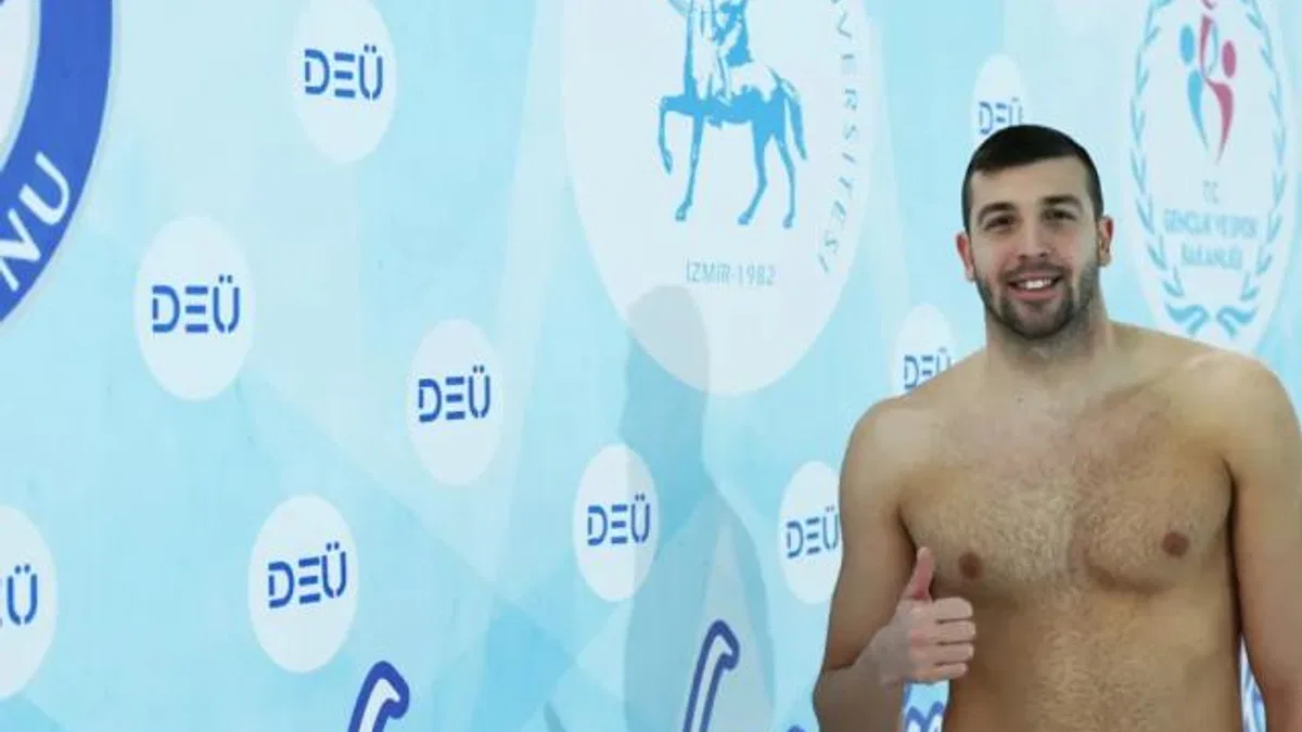 DEÜ kapılarını milli yüzücüye açtı