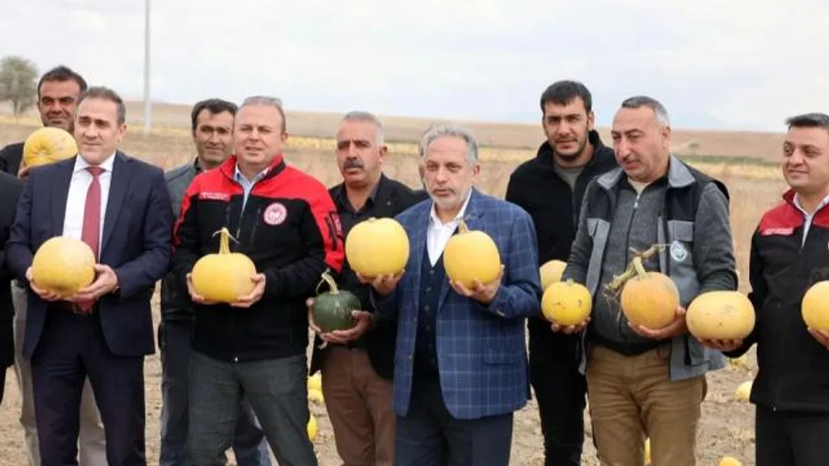 Birinci olan Kayseri Talaslı çiftçiye Başkan Yalçın’dan tebrik