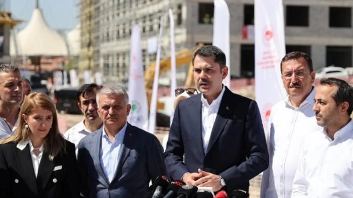 Bakan Kurum Malatya’dan seslendi… Afetzedelerin yüzü gülene kadar buradayım!