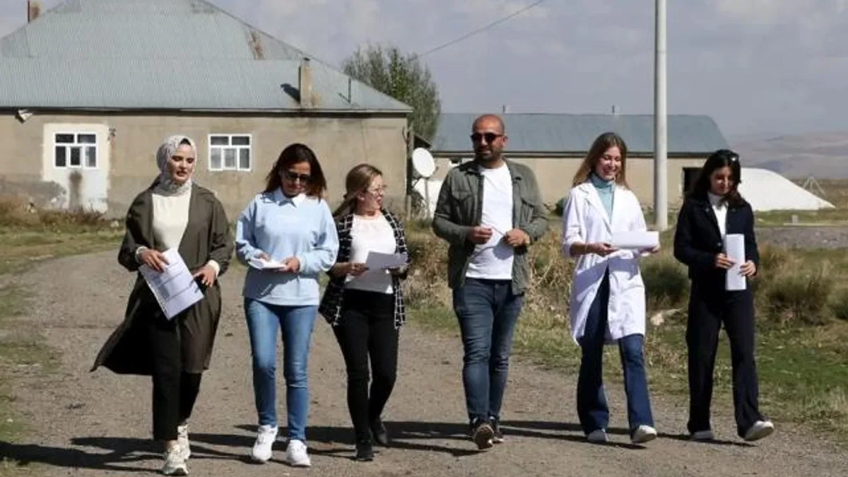 Muş’ta kız çocukları okusun diye sahadalar… Devamsız 4 kız öğrenci daha eğitime kazandırıldı