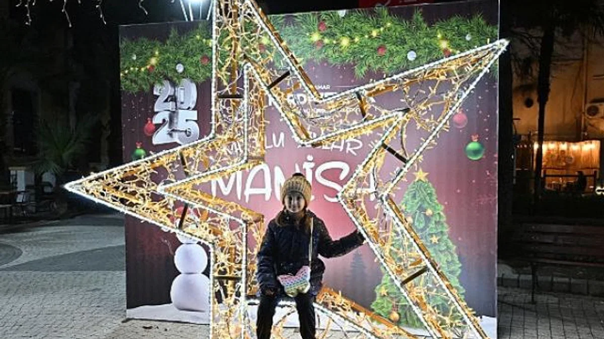 Manisa Büyükşehir, Manisa’yı yeni yıla hazırladı, caddeleri ışıl ışıl oldu