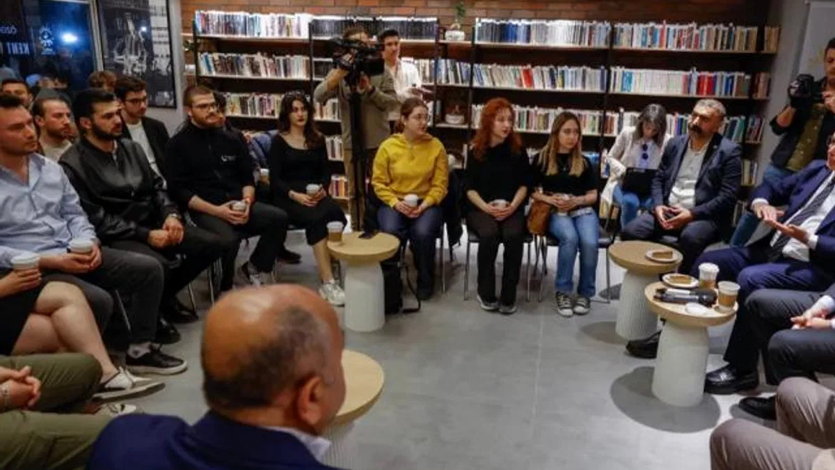 Başkan Tugay’dan gençlere siyasete katılım çağrısı
