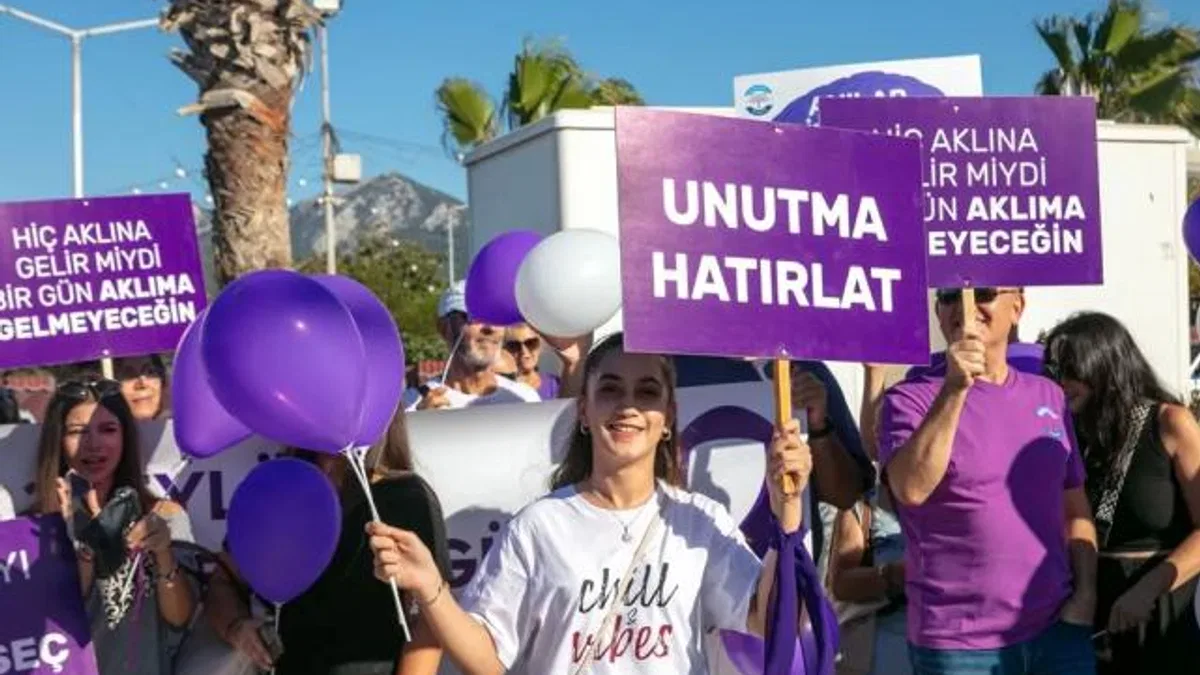 İzmir Güzelbahçe’de Dünya Alzheimer Günü yürüyüşü