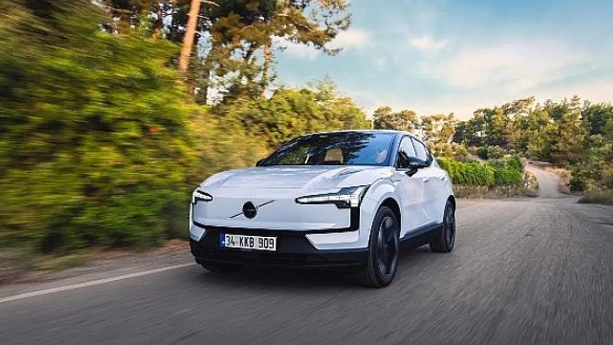 Volvo’nun En Kompakt ve Tamamen Elektrikli SUV’u EX30 Türkiye Yollarında