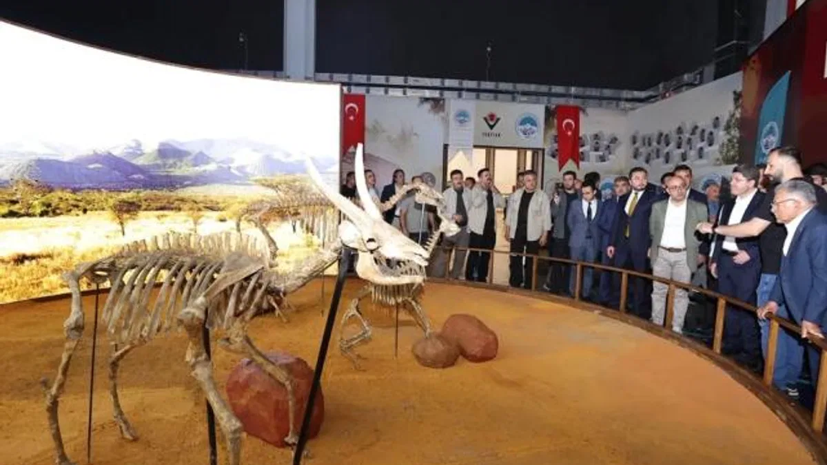 Kayseri Büyükşehir’den Adalet Bakanı’na fosil sunumu