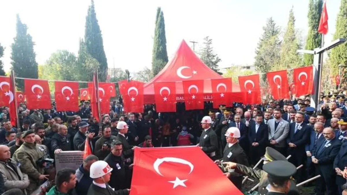 Balıkesir, şehit Uzman Çavuş Emre Sayın’ı son yolculuğuna uğurladı