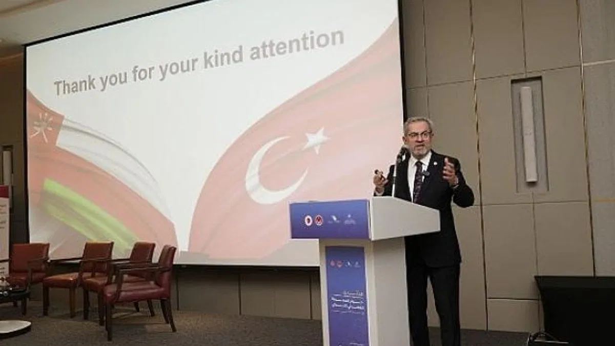 Rektör Ünüvar, Türkiye-Umman Bilgi Diyaloğu Sempozyumu’nda Türkiye’nin Sağlıktaki Başarı Hikayesini Anlattı