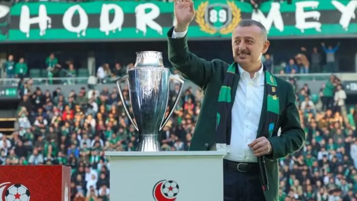 Kocaeli’de Başkan Büyükakın’dan 3 puana 3’lü kutlama